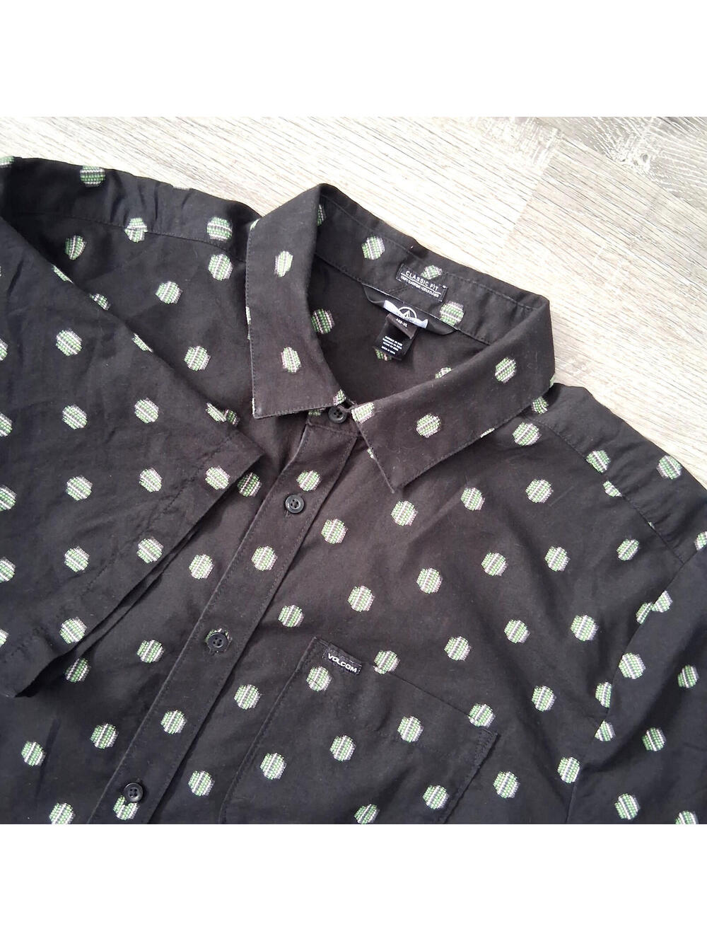 Volcom Men's XL Black All Over Print Short Sleeve Cotton Blend Button Up Shirt